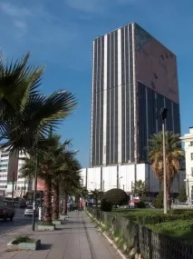 Занедбані хмарочоси та вежі світу (12 фото) хмарочоси