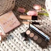 5 Cruelty-free брендів популярні та етичні виробники косметики cruelty-free