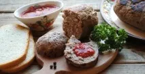 Домашня ковбаса у харчовій плівці - рецепти, калорійність харчовій