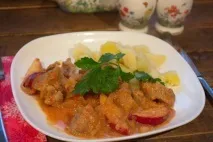 Гуляш з яблуком - покроковий рецепт з фото на покроковий