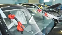 Як правильно замінити вклеєне автомобільне скло скло