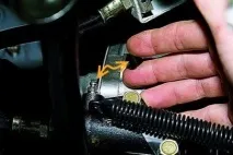 Як замінити рідину та прокачати зчеплення ВАЗ-2107 замінити