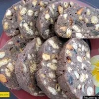 Ковбаска з печива зі згущеним молоком ковбаска