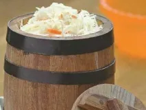 Квашена капуста в банці без оцту квашена