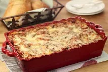 Лазання з грибами та шинкою, фаршем, куркою, сиром, м’ясом. сиром