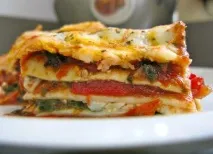 Лазання з грибами та шинкою, фаршем, куркою, сиром, м’ясом. фаршем