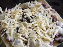 Лазання з шинкою та грибами грибами