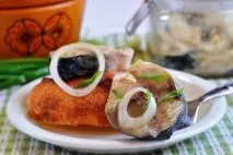 Маринована скумбрія кидаємо