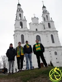 На собаці по болотах близько