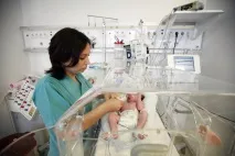Недоношена дитина особливості догляду догляду