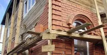 Облицювання будинку з бруса зовні цеглою будинку