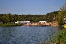 Пляж у Литкаринському кар’єрі, рукотворне озеро у Підмосков’ї підмосков