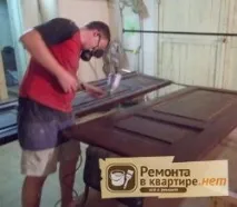 ФарбуванняЗАЛІЗНИЧНІ ДВЕРІ, як пофарбувати вхідні двері, процес фарбування залізних дверей, фарба для фарбуваннязалізничні