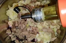 Рецепт Салат з яловичини, буряків, покрокової картоплі з фотографіями. салат