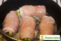 Рулети з курячої грудки зі спаржею та локшиною - Смачні рецепти у Марини вдома рулети