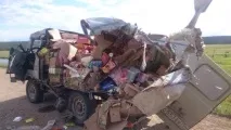 У Якутії - КамАЗ - розкроїв позашляховик, як консервну банку якутії
