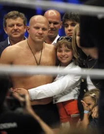 16-річна дочка Федора Омеляненка зазнала нападу федора