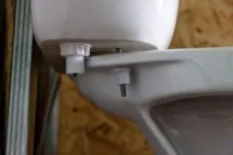 Арматура для унітазу з нижнім підведенням води