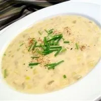 Часниковий суп каструлю