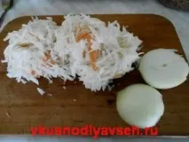 Гусак, фарширований квашеною капустою, запечений у рукаві в духовці фарширований