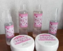 Крем-суфле для тіла Avon Зволожуючий Сакура - Густий крем з приємним квітковим ароматом тіла