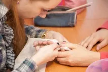 Курси манікюру у Запоріжжі ціни нігтьовий сервіс курси манікюр педикюр Запоріжжя навчання гель лак, ціни