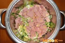 Окрошка на бульйоні бульйон
