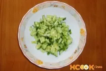 Окрошка на бульйоні бульйоні