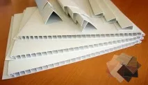 Стеляз пластикових панелей, які бувають види та готові варіанти стеляз