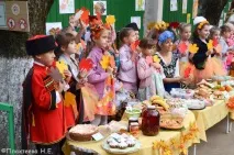 Відкривай скоріше базар, козаки везуть товар! » козаки