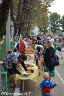 Відкривай скоріше базар, козаки везуть товар! » козаки