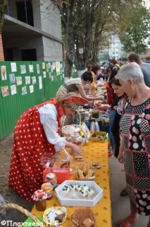 Відкривай скоріше базар, козаки везуть товар! » скоріше