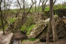 Скеля, що плаче скелі