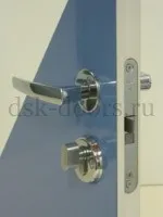 Продаж фінських білих дверей Alavus, білі класичні двері та сірі міжкімнатні alavus