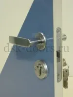 Продаж фінських білих дверей Alavus, білі класичні двері та сірі міжкімнатні дверей