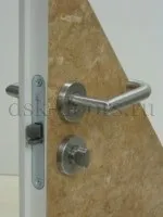 Продаж фінських білих дверей Alavus, білі класичні двері та сірі міжкімнатні білі