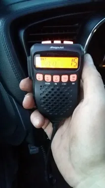 Рація в автомобілі багажника
