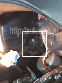 Установка автосигналізації на Toyota Vitz 2010 - Фото точок підключення автосигналізації