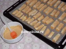 Смачні домашні сухарики з батона з кетчупом, спеціями та гірчицею кетчупом