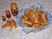 Смачні домашні сухарики з батона з кетчупом, спеціями та гірчицею сухарики