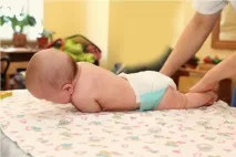 У скільки місяців дитина повинна почати перевертатися скільки