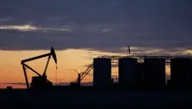 WSJ американським фірмам загрожує банкрутство через дешеву нафту - РИА Новости нафту