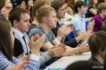 У Тюмені студенти стоять у черзі ночами, щоб захистити диплом студенти