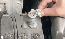 Заміна електрокоректора світла блок-фари Nissan Qashqai 2007 заміна