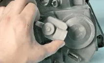 Заміна електрокоректора світла блок-фари Nissan Qashqai 2007 світла