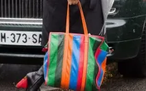 Навіщо платити більше Balenciaga продає за 2 000 доларів сумку, яка просто копіює сумку з платити