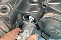 Заміна електрокоректора світла блок-фари Nissan Qashqai 2007 світла