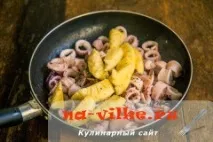 Салат з ананасом та кальмарами салат