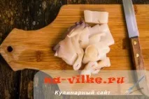 Салат з ананасом та кальмарами ананасом