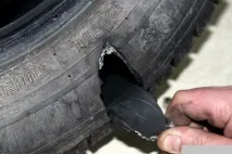 Бічний поріз шини вирок або варіанти шини